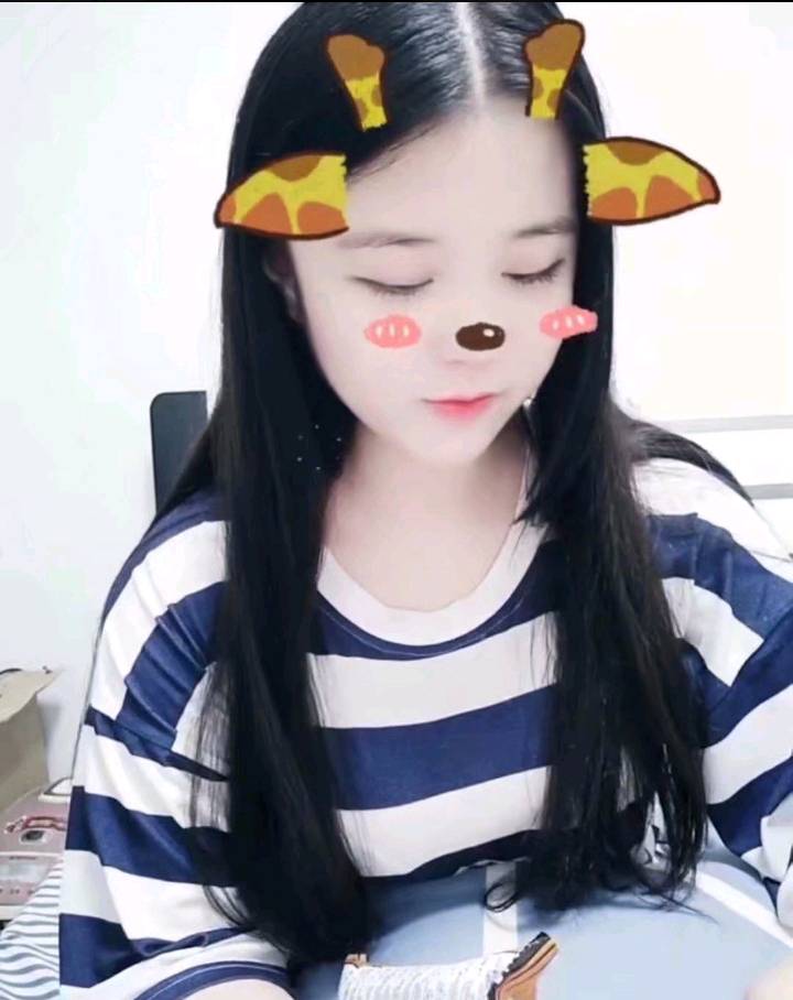 服务超好的年轻美女