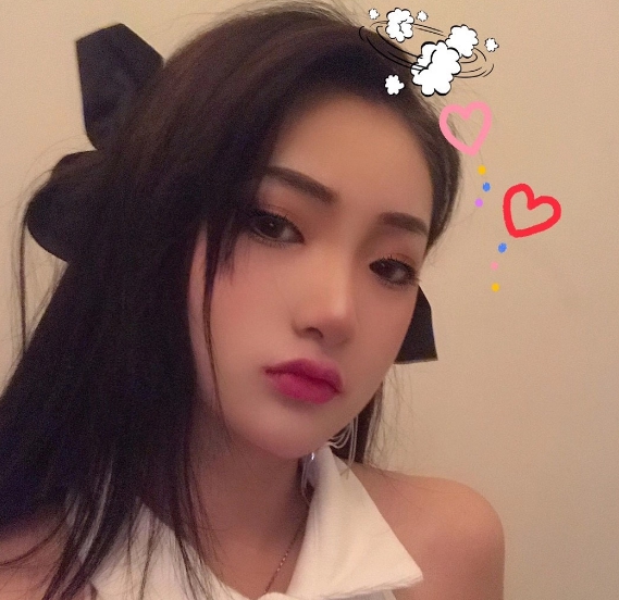 佛山刚生完孩子的年轻少妇，空投到家 目前还有母乳